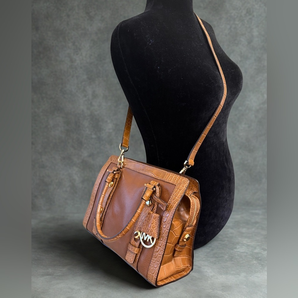 Michael Kors Collins Studded MD Satchel - Walnut New With Tags - Picture 2 of 9